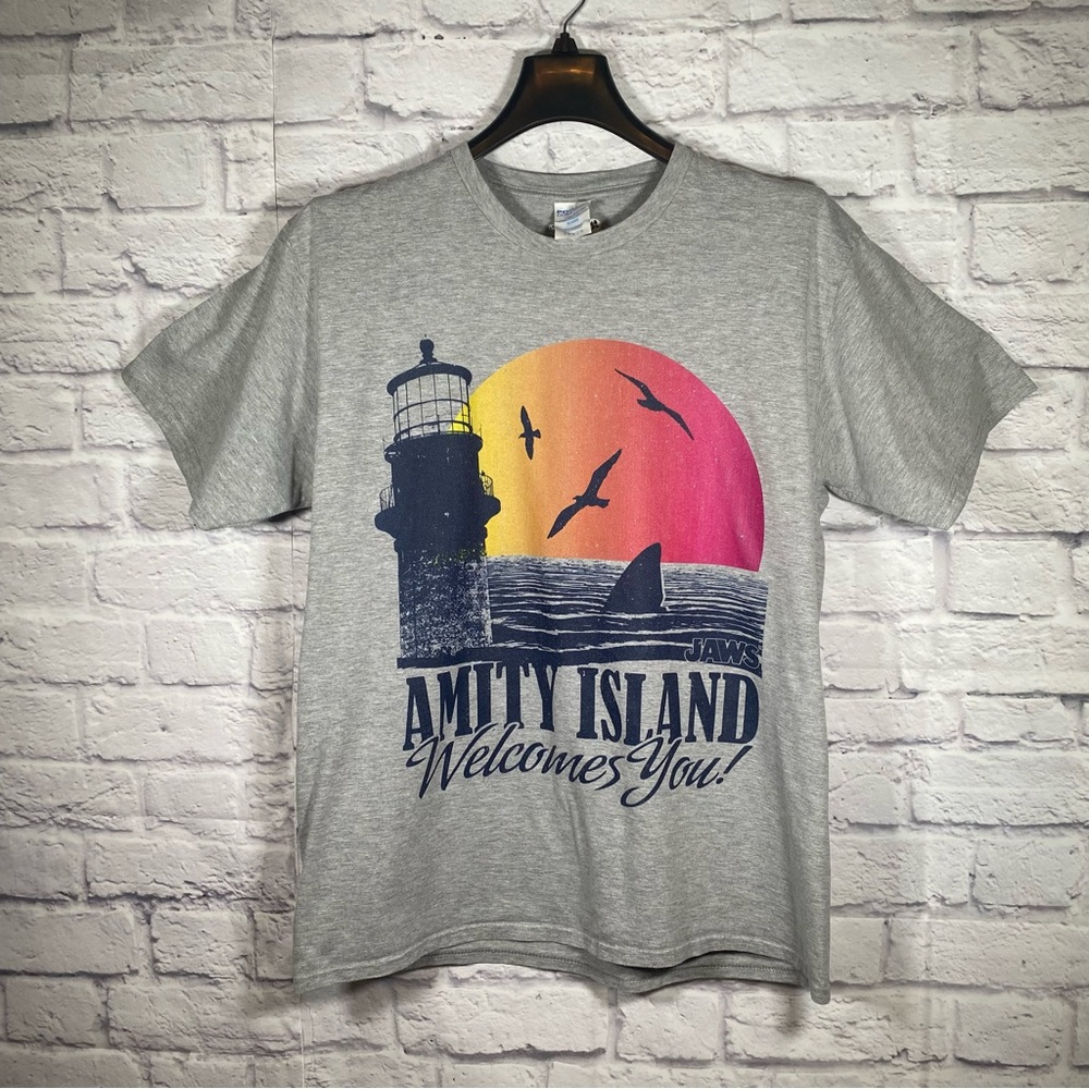 Universal Studios Amity Island Welcomes You Jaws T-Shirt Size Large